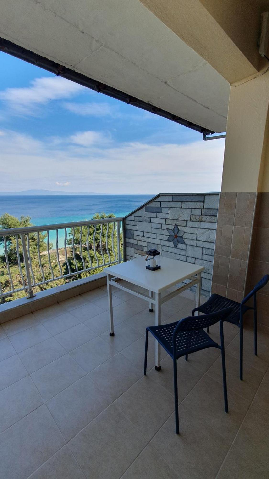 Nikos Sea View Apartment
